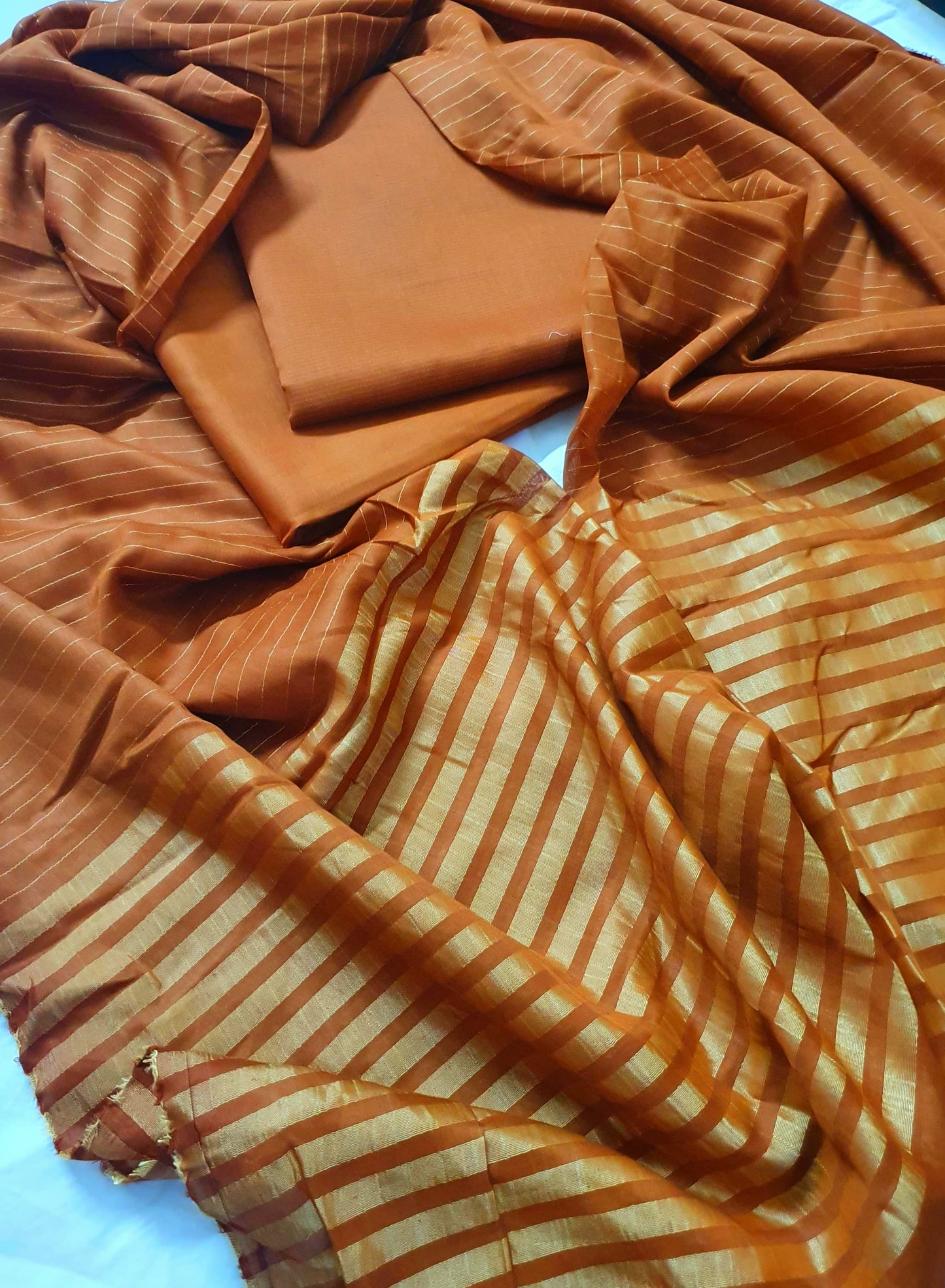 BANARSI CHAMKI LAWN 3PC LAWN COLLECTION 2025(CHM00RS)