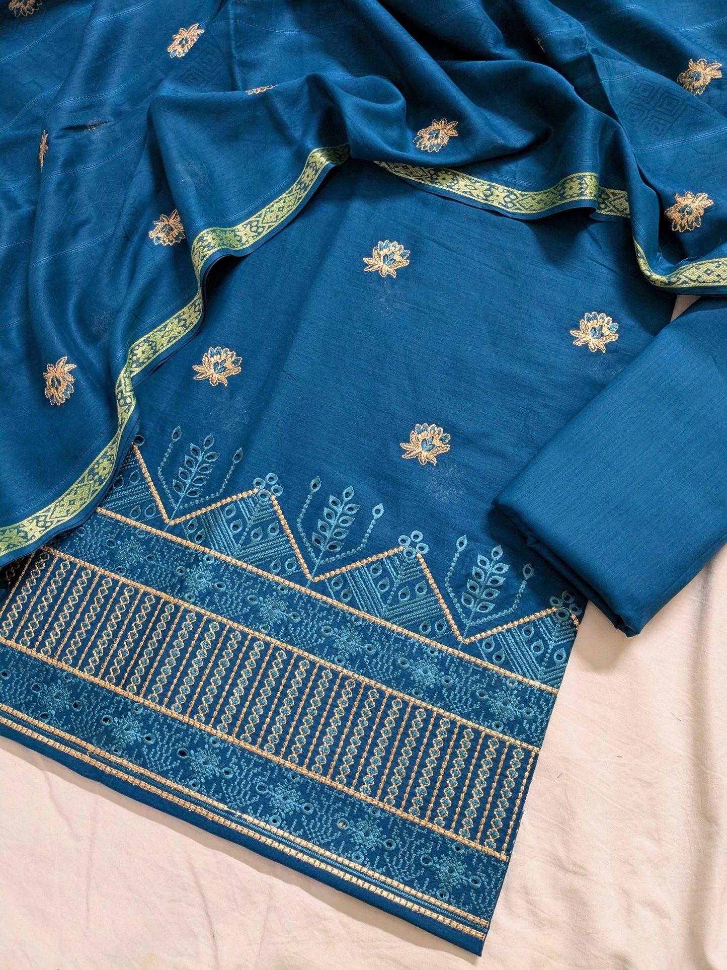 3pc EMBROIDED DAMAN BORING WITH TARKSHI JAQUARD EMBROIDED DUPATA LUXURIOUS EID COLLECTION