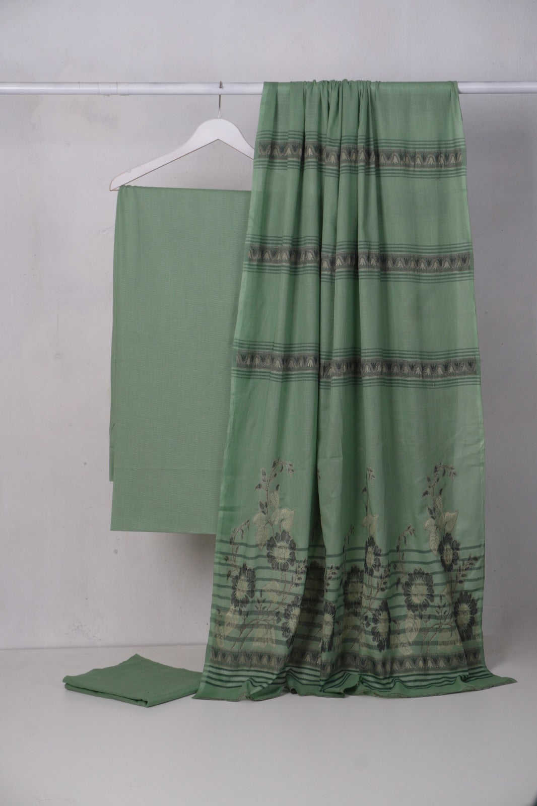 3PC BANA DORA LAWN WITH NEW BANARSI JAQUARD PREMIUM QUALITY DUPATA (3BN00PS)