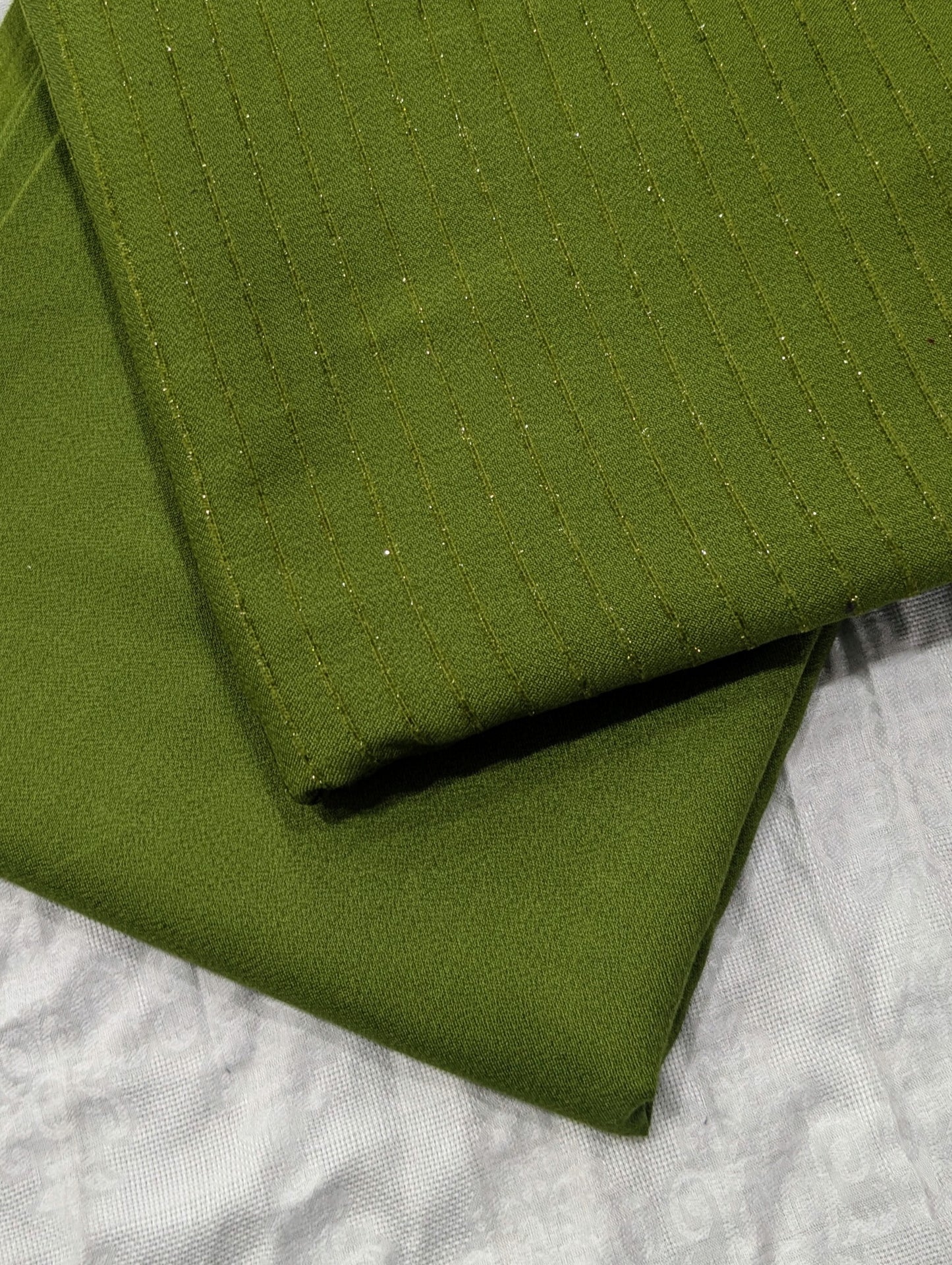 2PC DORYA VELVET MARINA MOST DEMANDING WINTER COLLECTION ( PARROT GREEN)