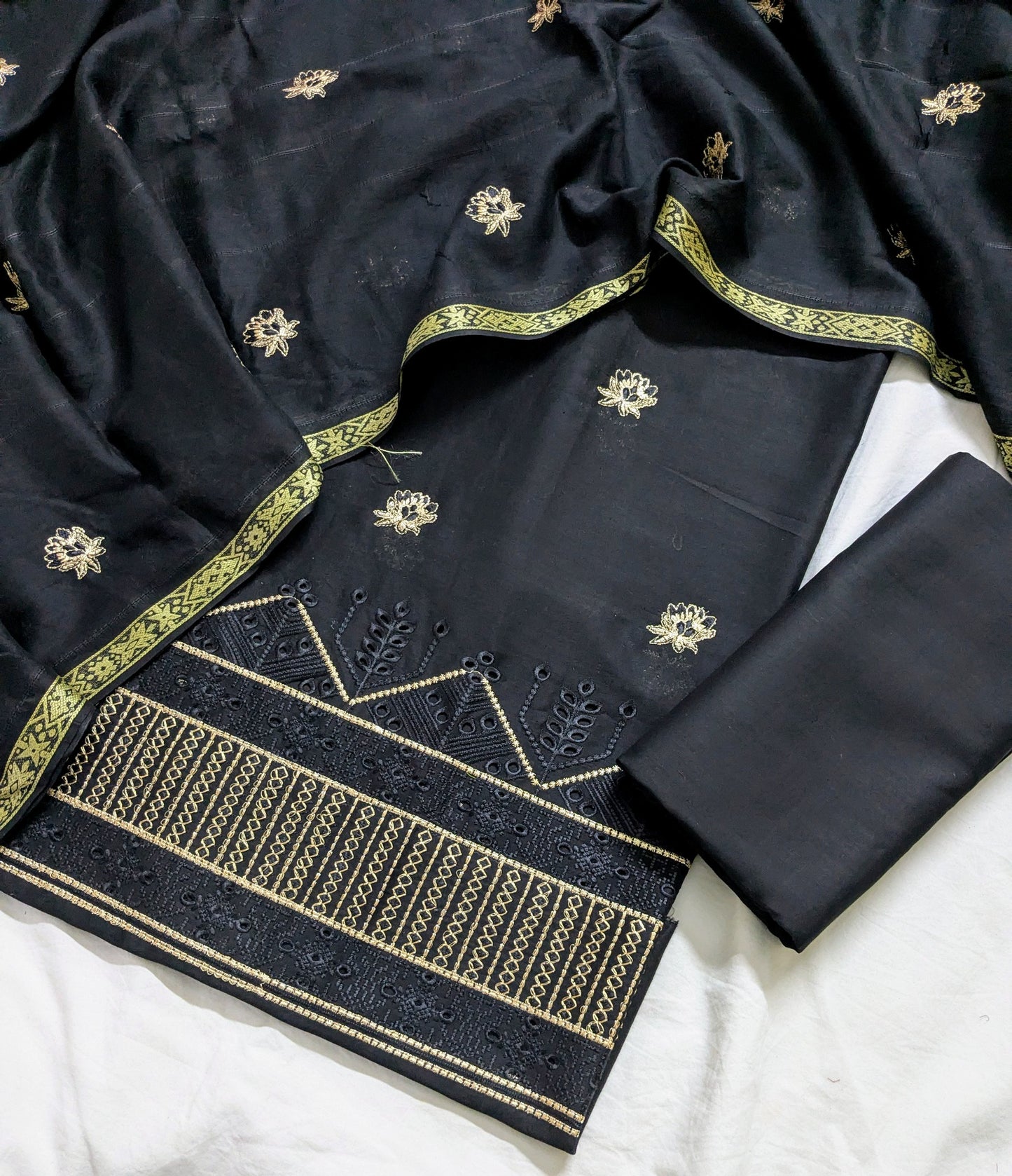3pc EMBROIDED DAMAN BORING WITH TARKSHI JAQUARD EMBROIDED DUPATA LUXURIOUS EID COLLECTION