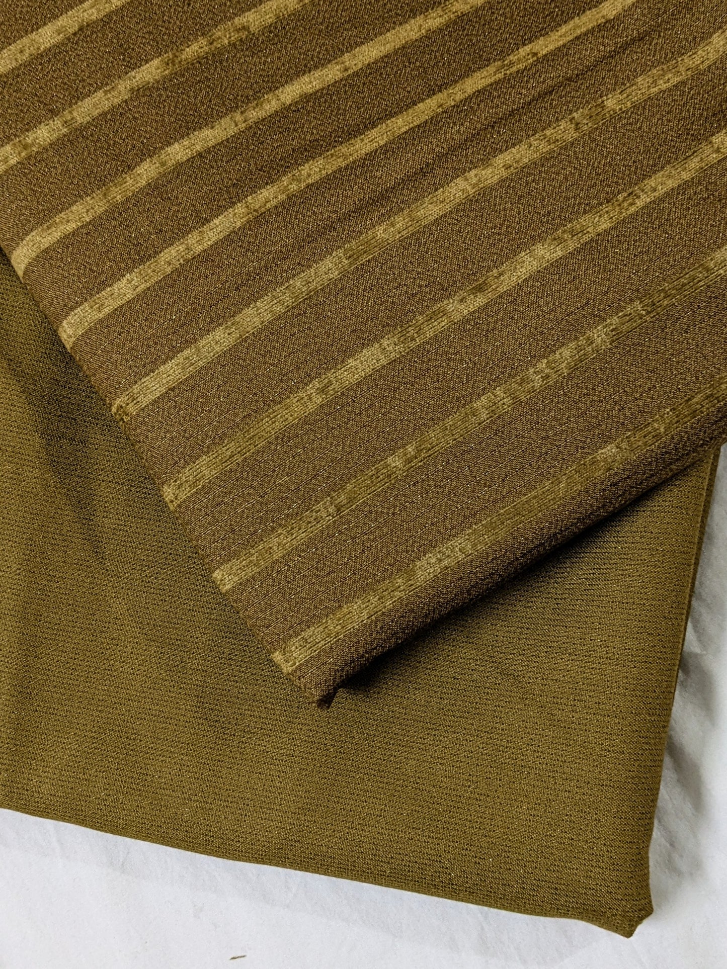 2PC ALPINE MOON LITE VELVET MARINA MOST DEMANDING WINTER COLLECTION 2025.            ( DARK MHNDI)