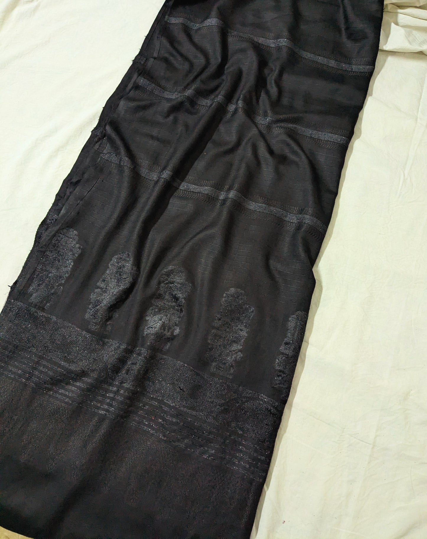 3PC MARINA CHECK VELVET WITH FANCY VELVET BROSHA SHAWL NEW ARRIVAL PREMIUEM QUALITY WINTER COLLECTION (BLACK COLOR)